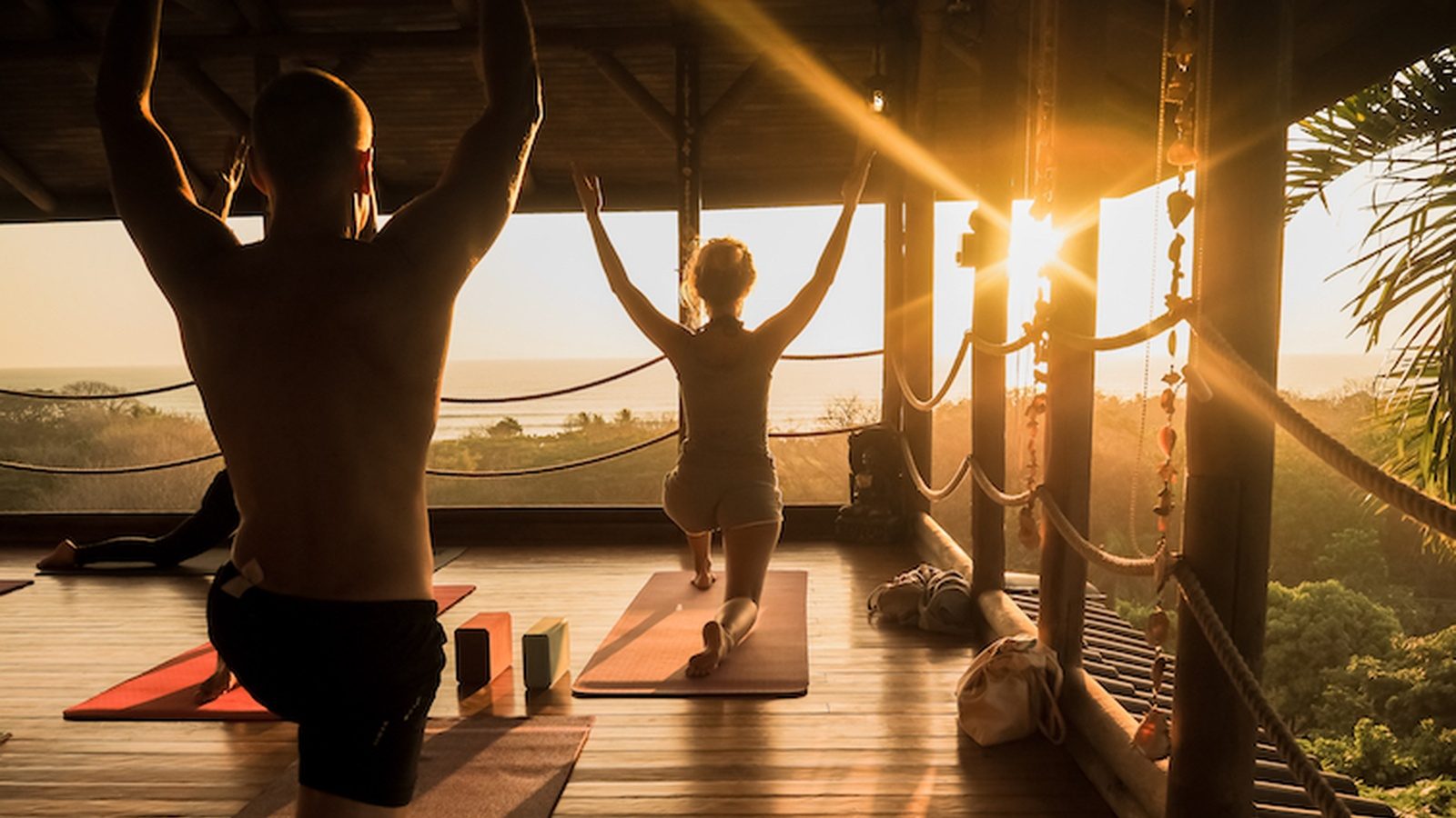 Bắt đầu Ngày mới với Chánh niệm: Yoga & Thiền dưới Ánh Bình minh